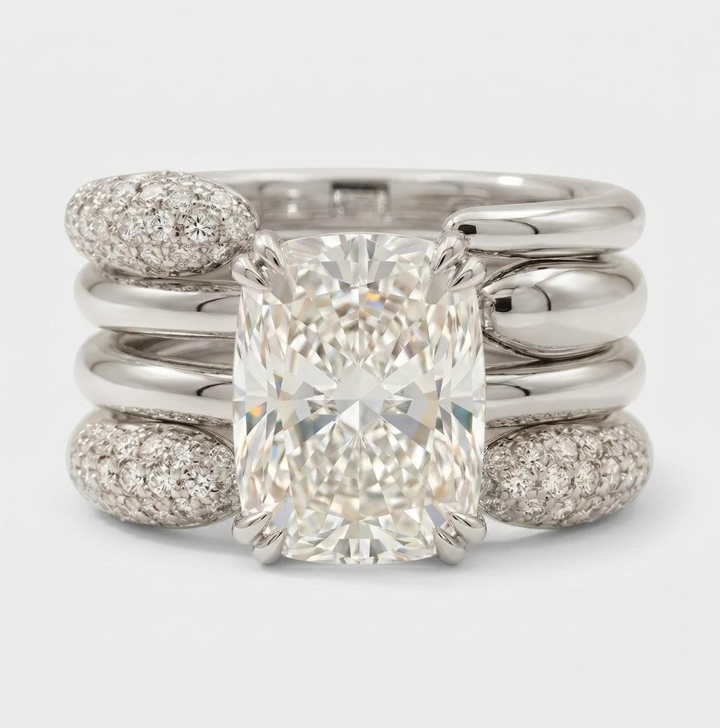 Anillo cojín con bandas apiladas, oro blanco